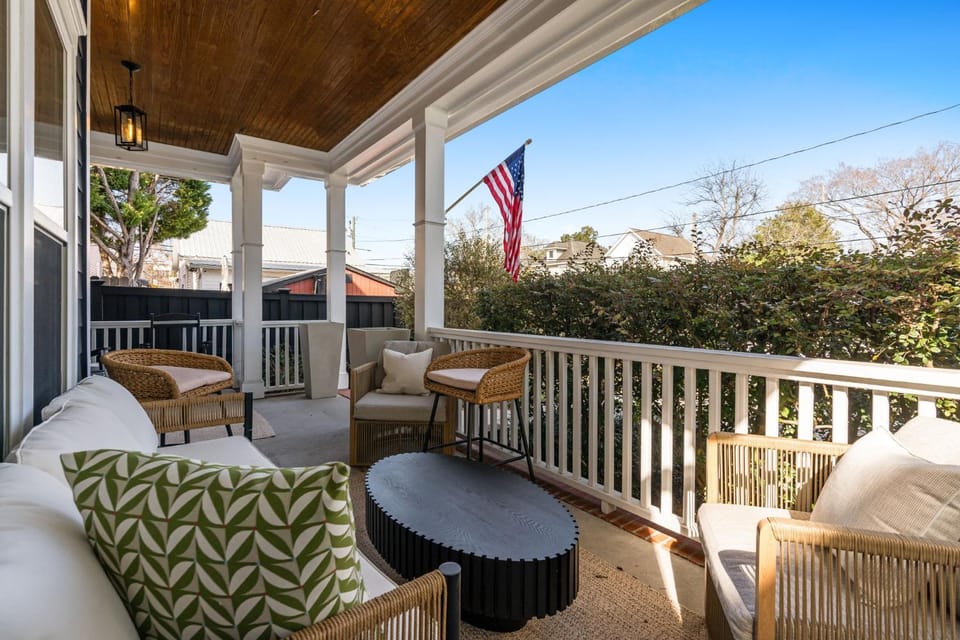 Downtown Wilmington Walk to Riverwalk & Live Oak Villa House in Wilmington