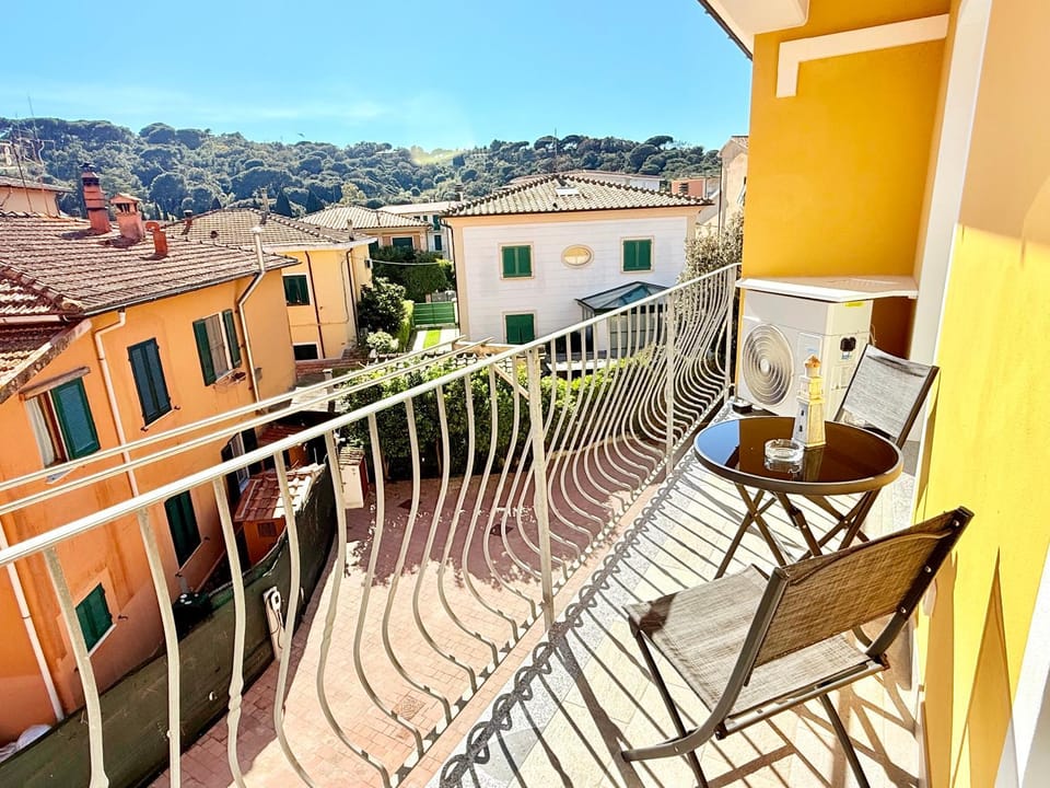Balcony/Terrace, City view