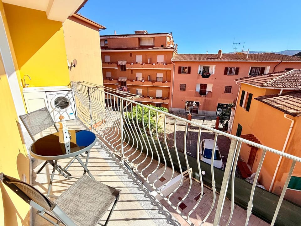 Balcony/Terrace, City view, washing machine