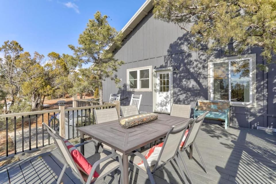 Blue Betty Acre House in Heber-Overgaard