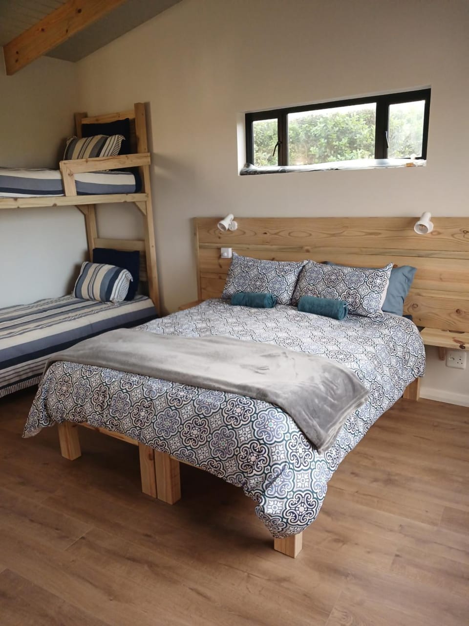 Bedroom, bunk bed