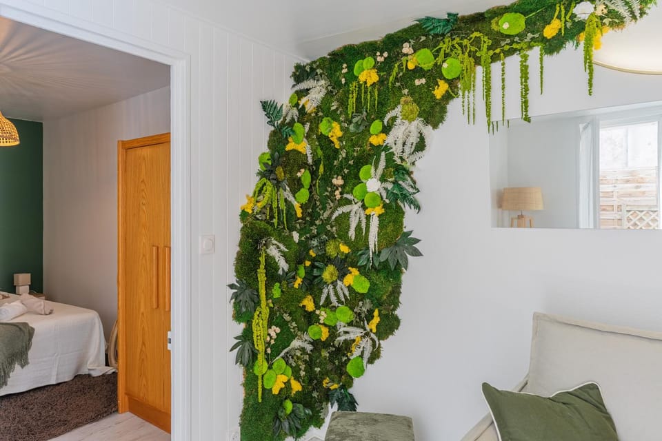 Living room, Photo of the whole room, Decorative detail, towels