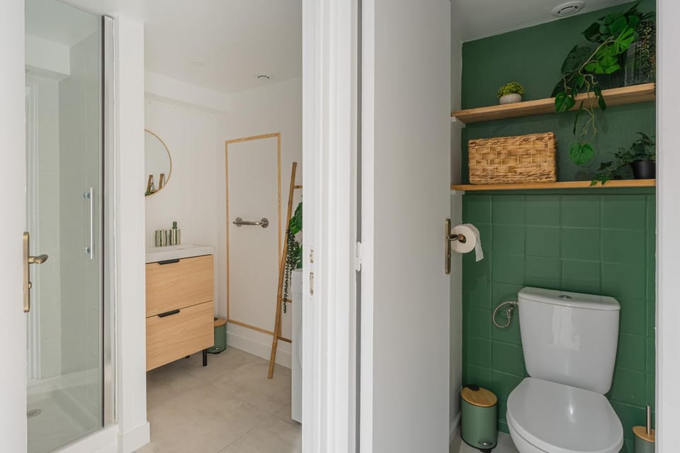 Shower, Toilet, Bathroom