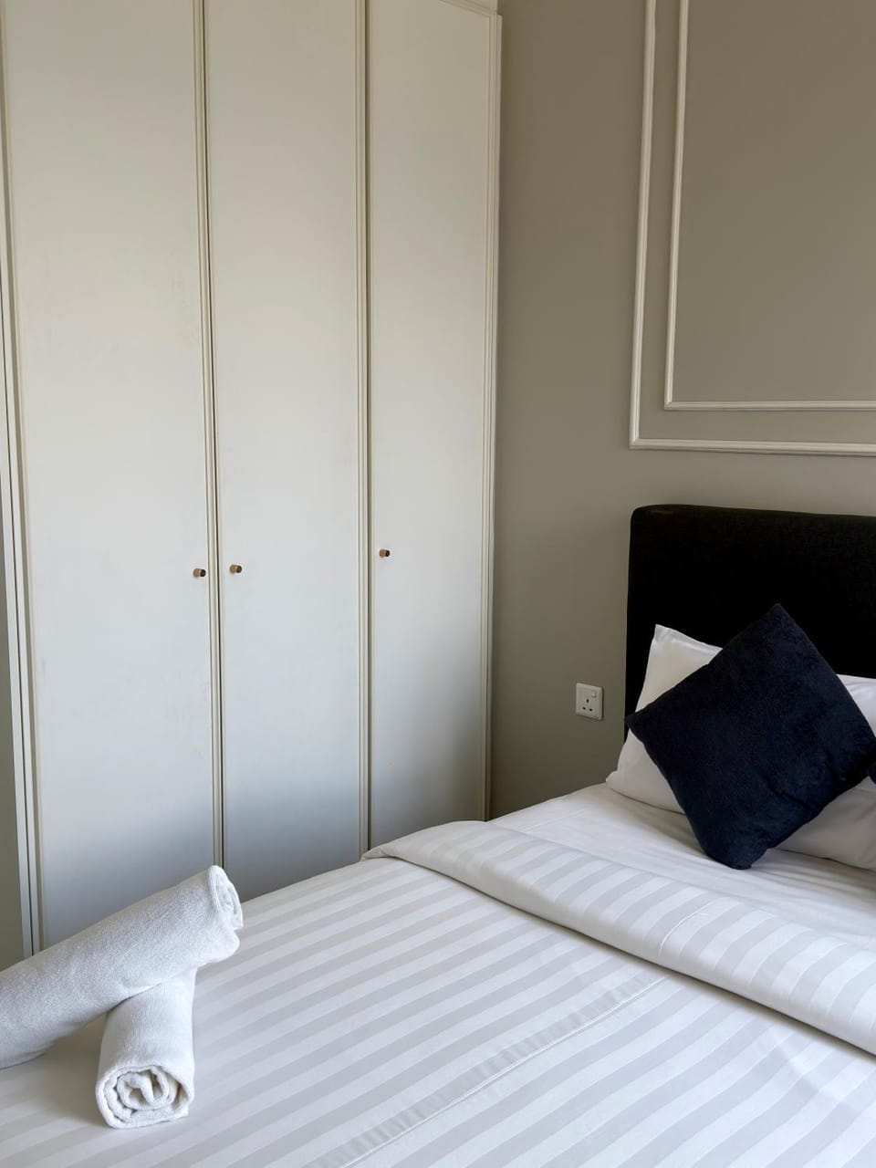 Bed, Photo of the whole room, Bedroom, towels, wardrobe