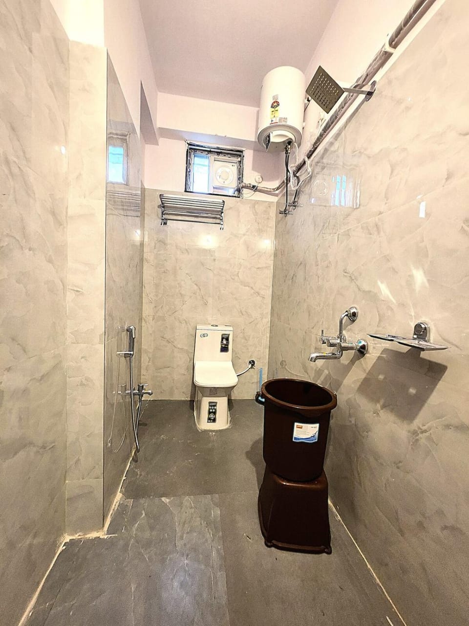 New Premium 2BHK with Balcony Near Hitex Exhibtion SN Apartment in Hyderabad