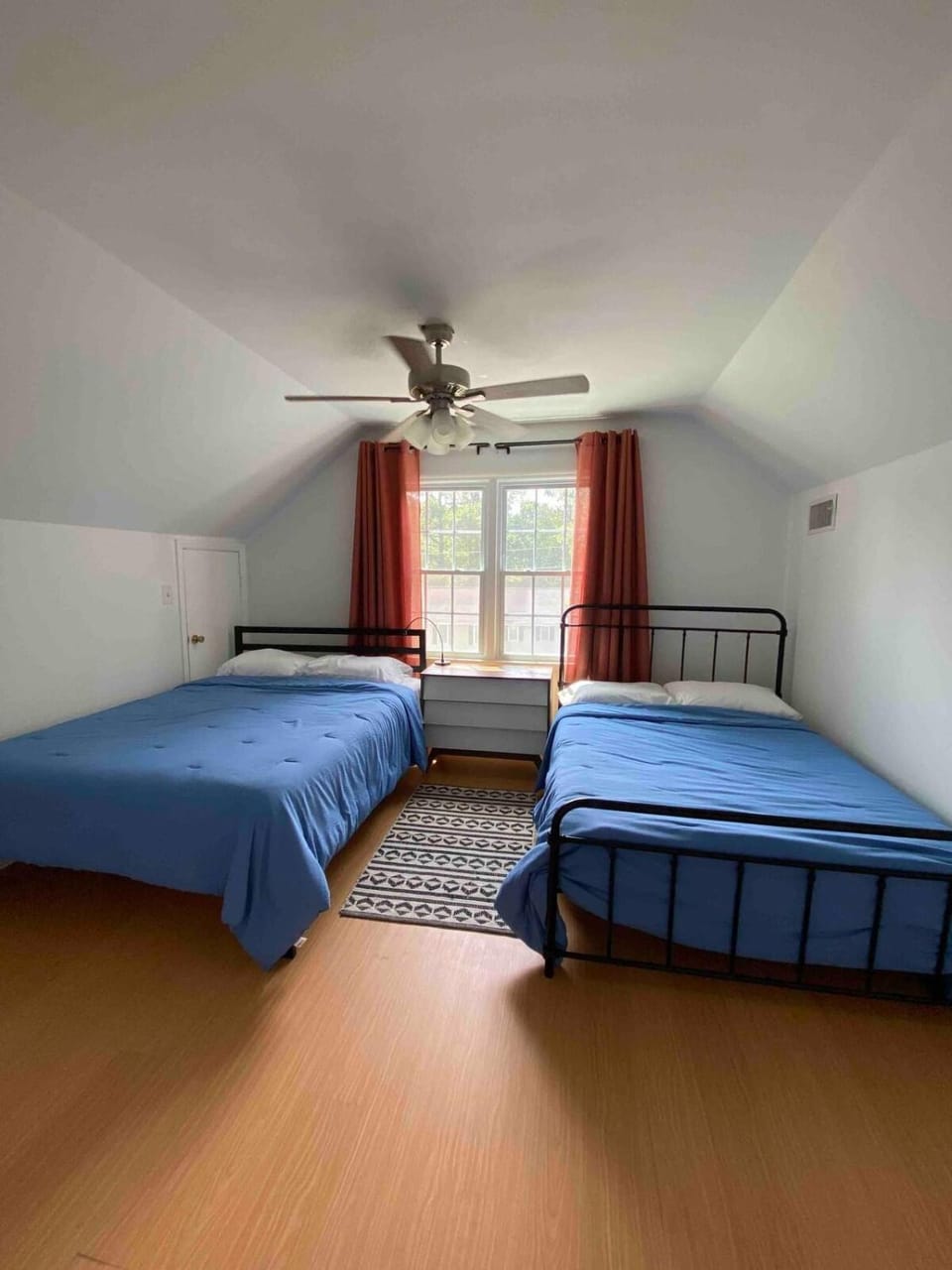 Six Mile Abode-5 Miles to Beach-Huge Yard House in Mount Pleasant