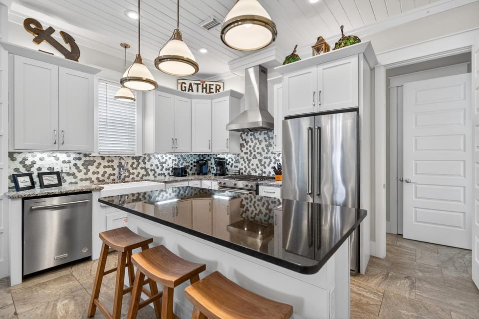 Aqua Paradise - Huge Home with Entertainment Space, Just Steps from the Community Pool House in Inlet Beach