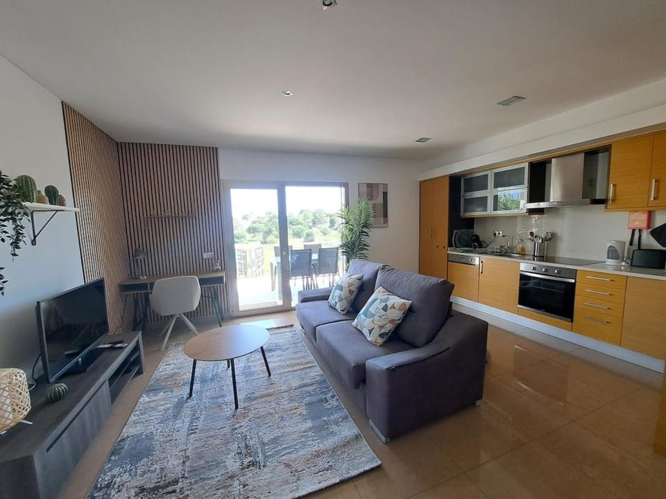 Communal lounge/ TV room, TV and multimedia, Living room, Seating area, Dining area, stove
