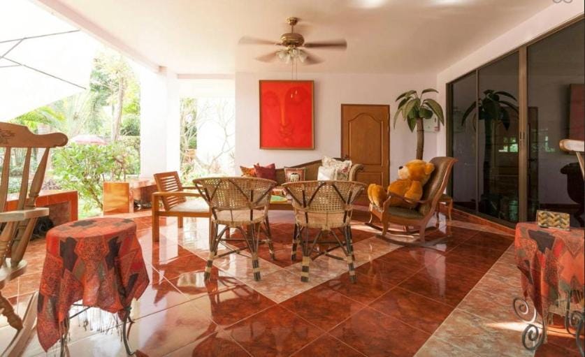 Communal lounge/ TV room, Garden, Lobby or reception