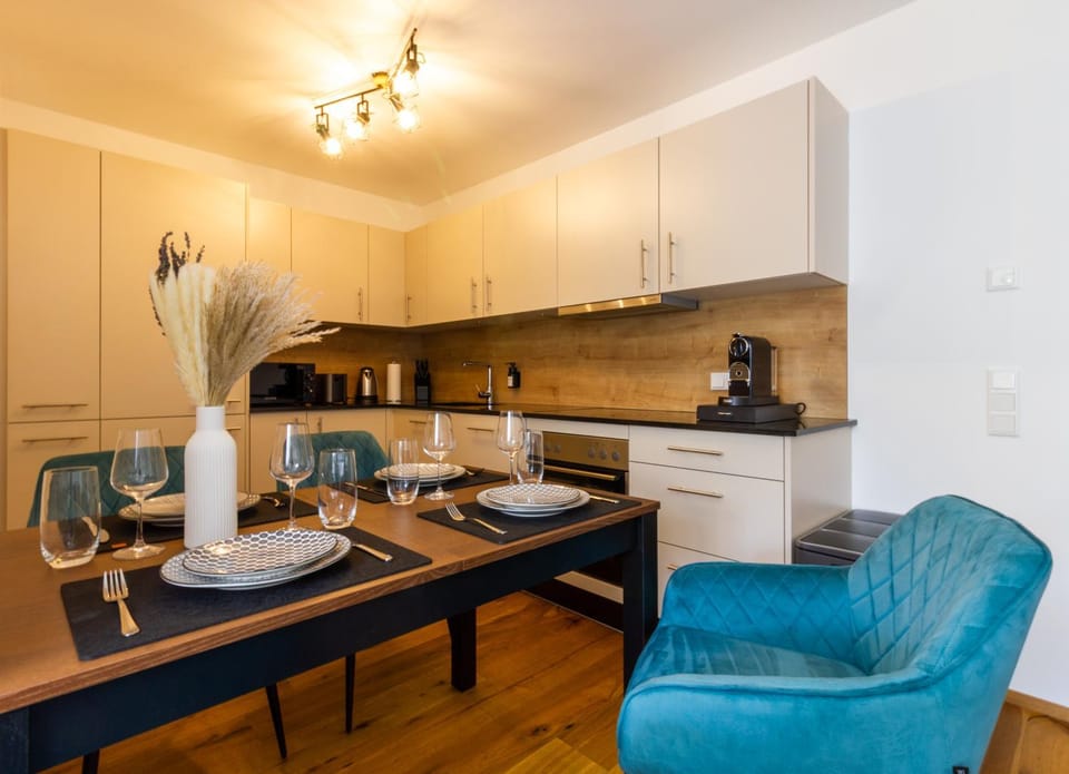 Dining area, kitchen