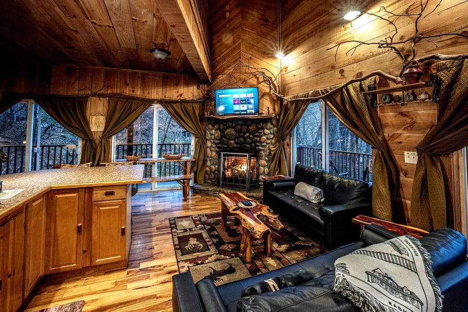 Tree House House in Helen