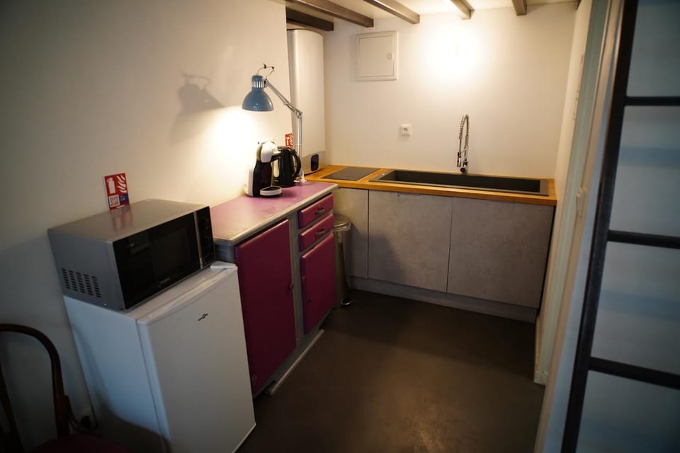 Kitchen or kitchenette, microwave, pet friendly, stove