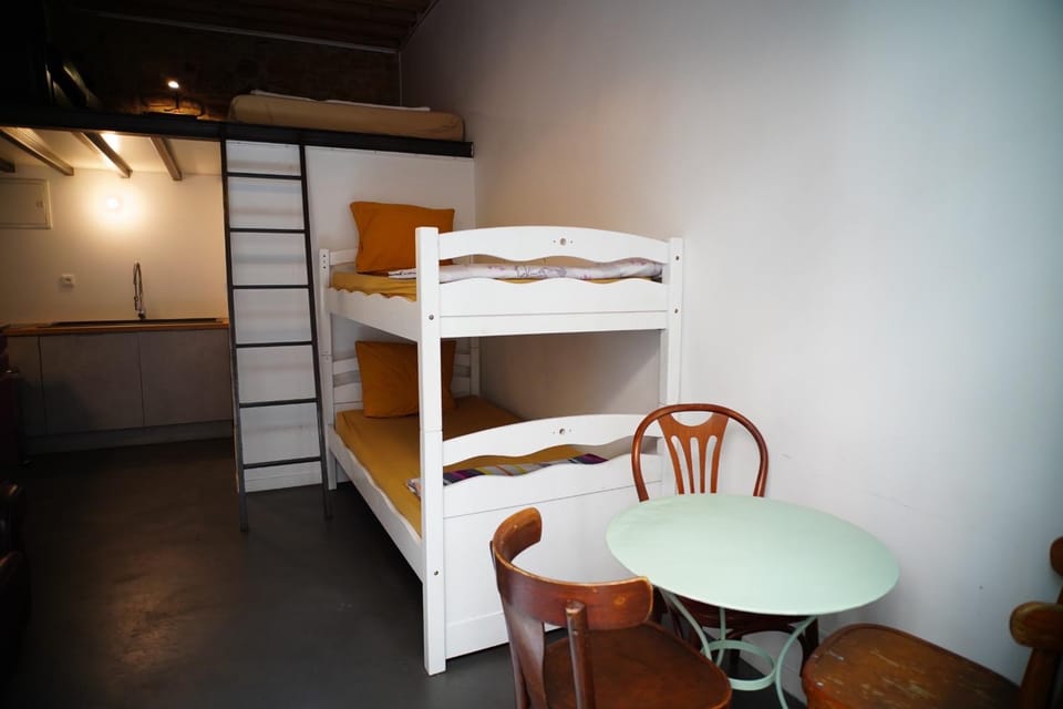 Bed, Photo of the whole room, Bedroom, bunk bed, towels