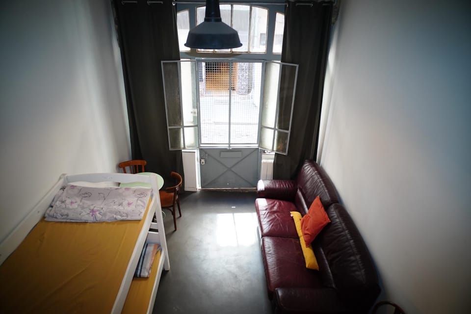 Bed, Living room, Photo of the whole room, Seating area, Bedroom