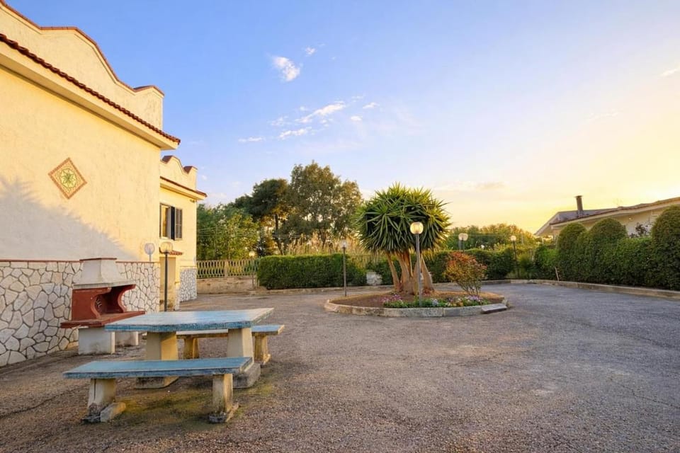 Private house with patio - 5 min from the sea - Garage Apartment in Campania