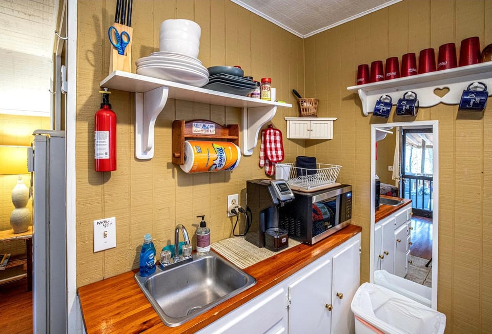 Hilltop Loft House in Helen