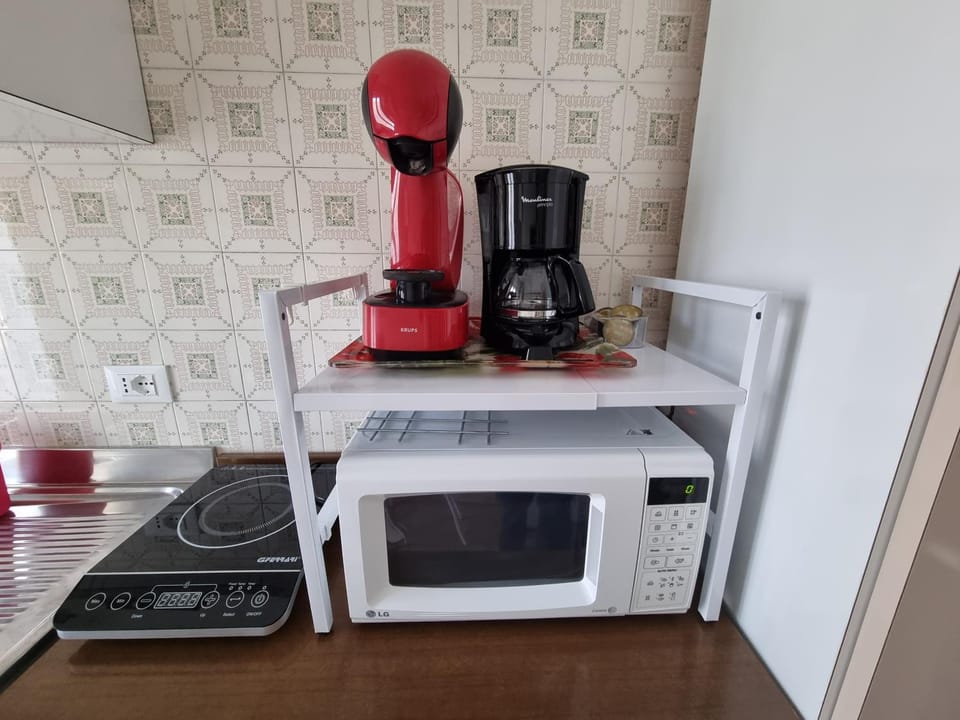Coffee/tea facilities, stove