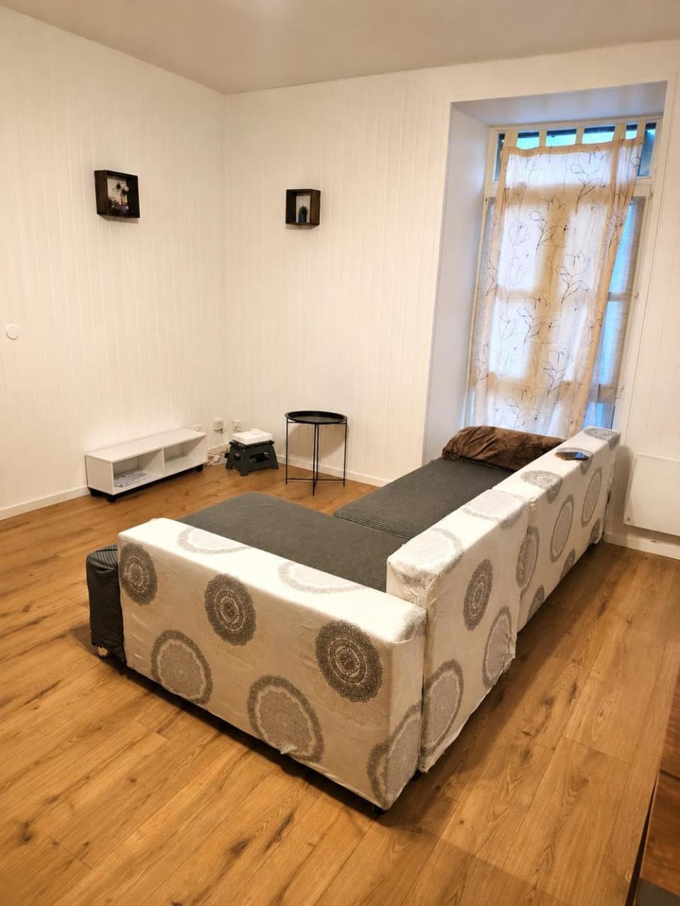 Grand T3 au 27 rue de la fontaine gare Montluçon 15m à pieds Apartment in Montluçon