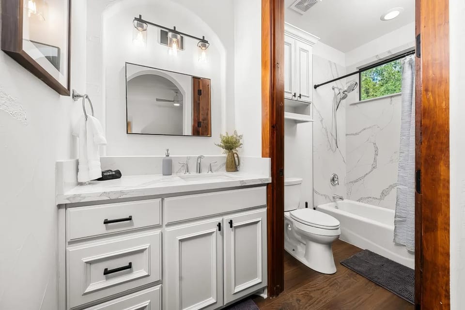 Austin Ridge - Pool, Hot Tub & Fireplace House in Hudson Bend