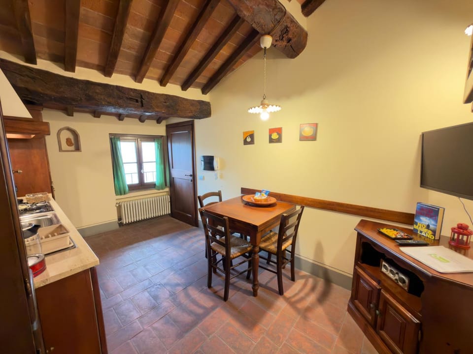 TV and multimedia, Kitchen or kitchenette, Living room, Dining area