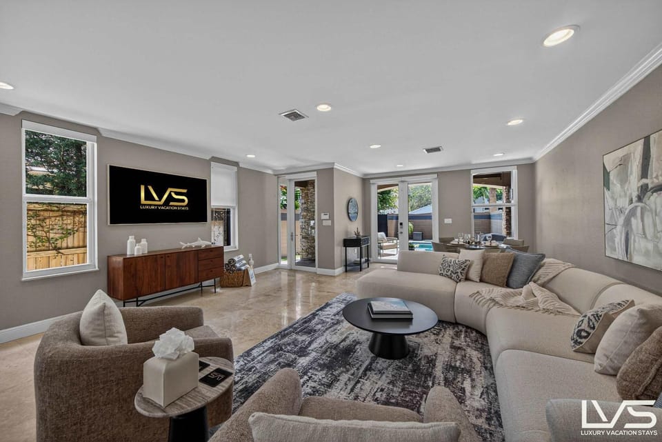 LVS Aurea Walk to Las Olas Heated Pool Spacious 9-Bed House in Fort Lauderdale