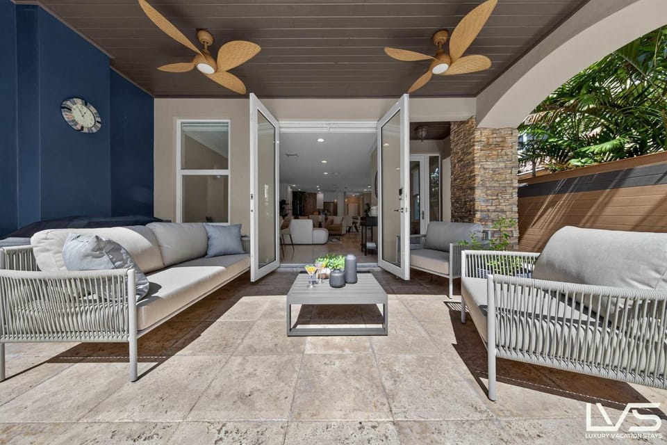 LVS Aurea Walk to Las Olas Heated Pool Spacious 9-Bed House in Fort Lauderdale