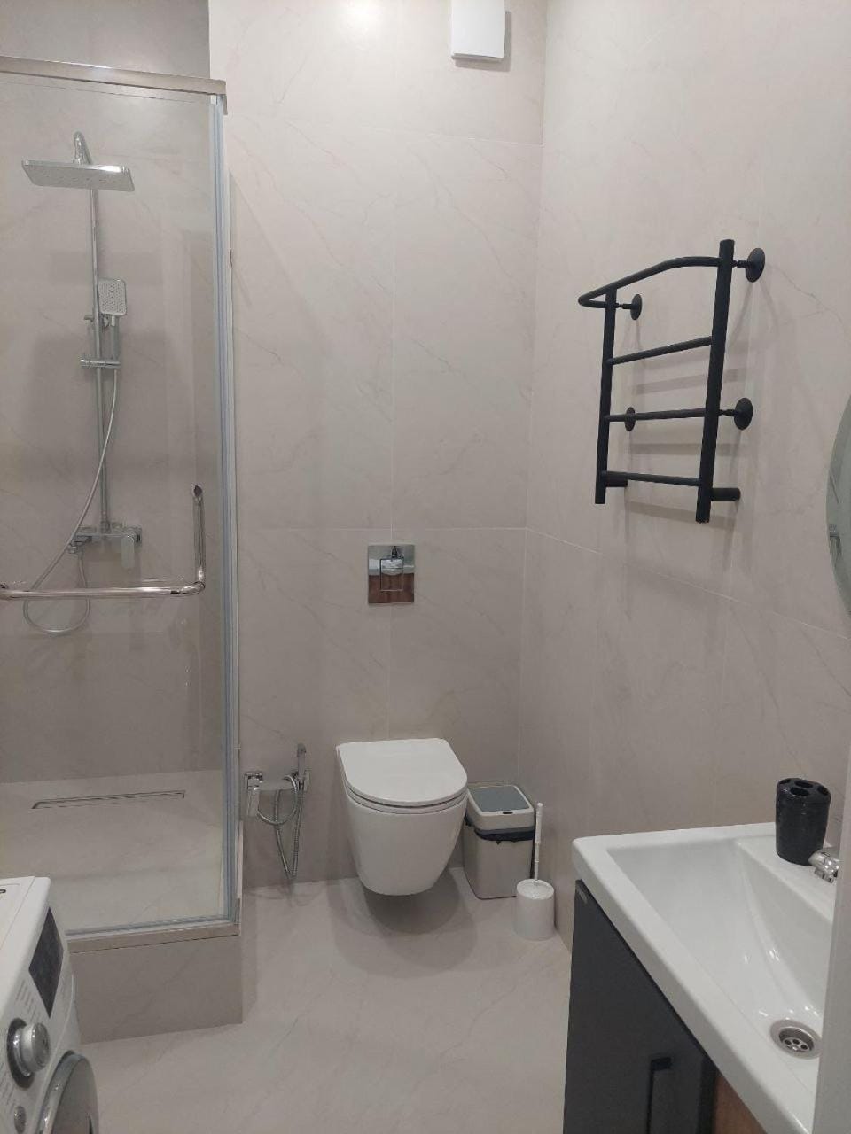 Shower, Toilet