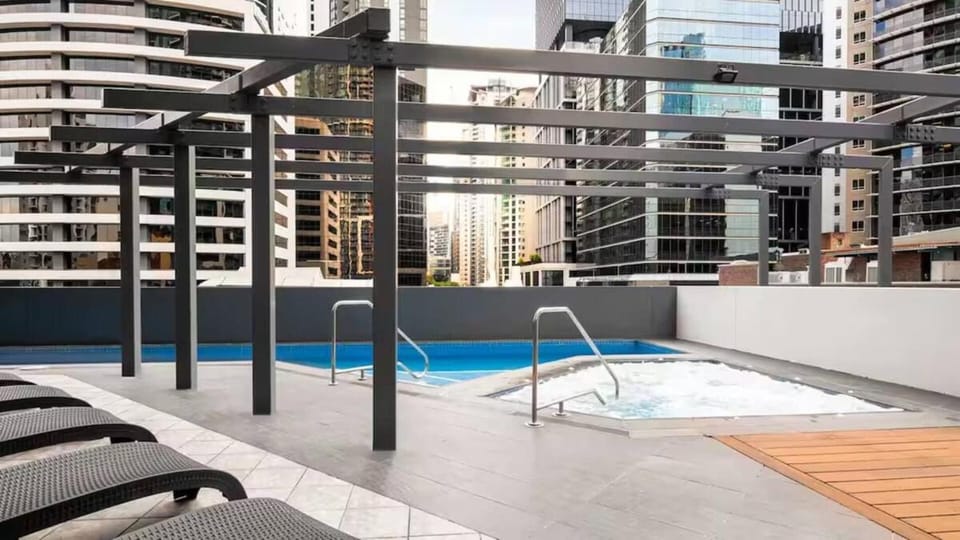 City Apartment with Stunning River Views Up to 6 Guests and 2 Parking Apartment in Kangaroo Point
