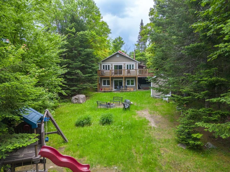 Rustic & Charming Mont Blanc Chalet Private Spa Chalet in Quebec