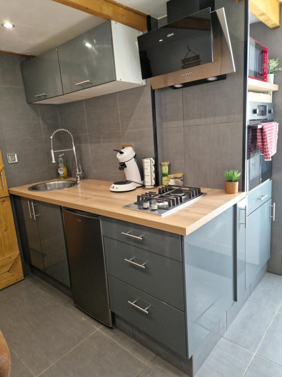 Kitchen or kitchenette