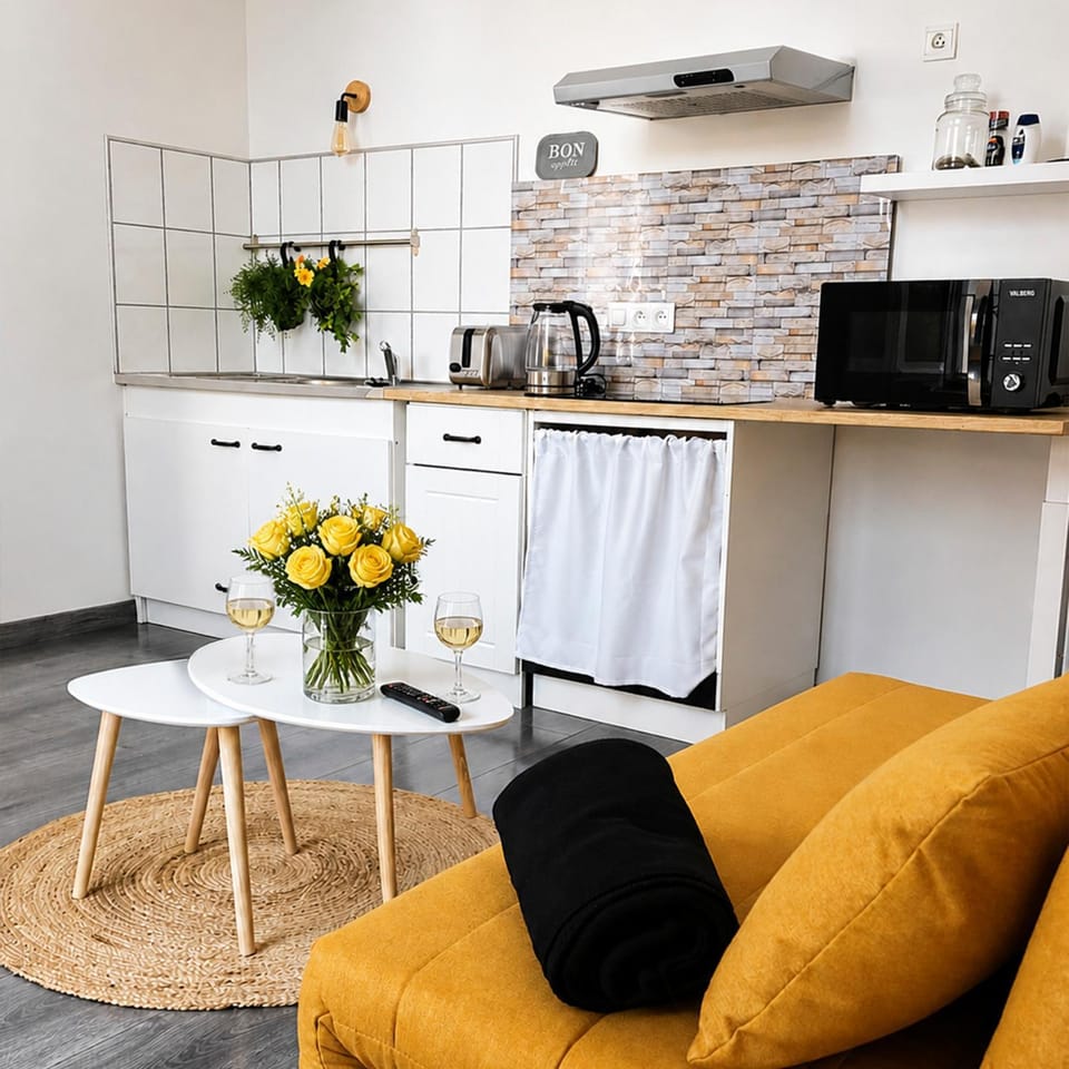 Living room, pet friendly, stove, toaster
