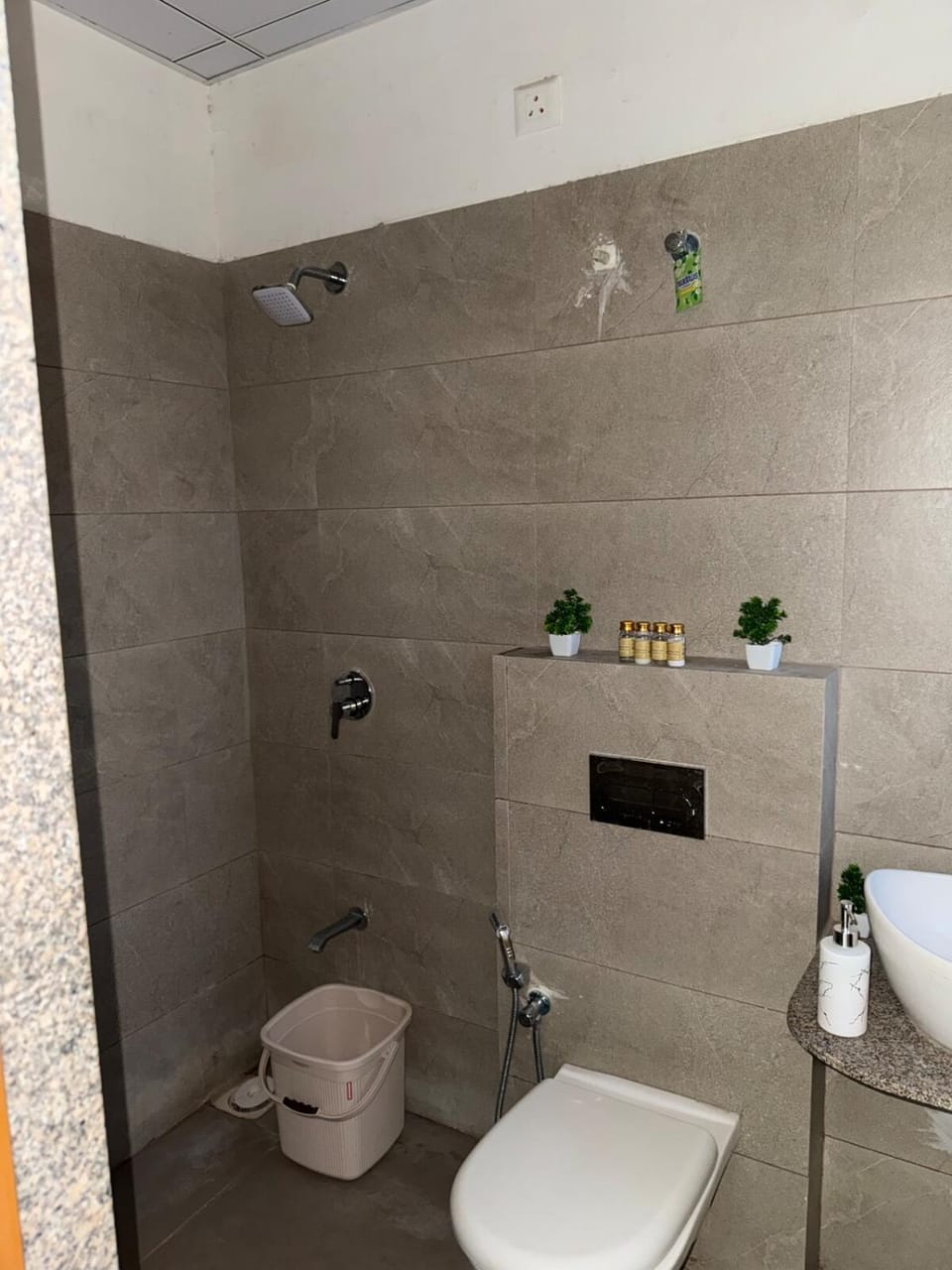 Cozy & Premium Homes Apartment in Ahmedabad