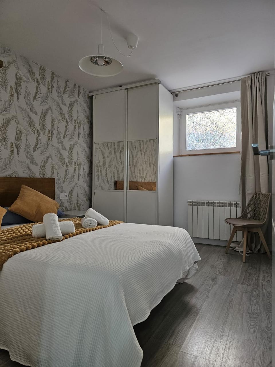 Bed, Photo of the whole room, Bedroom, internet, towels