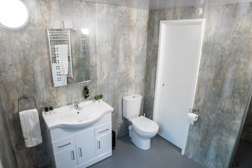 1 Bed Vehicle Luxury Camper -Hot Tub Pets - Willy House in Skegness
