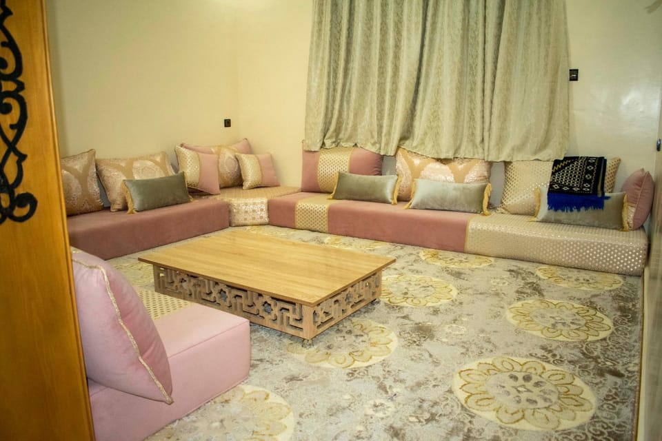 Communal lounge/ TV room, Living room, Lobby or reception, Banquet/Function facilities, Seating area, Meeting/conference room