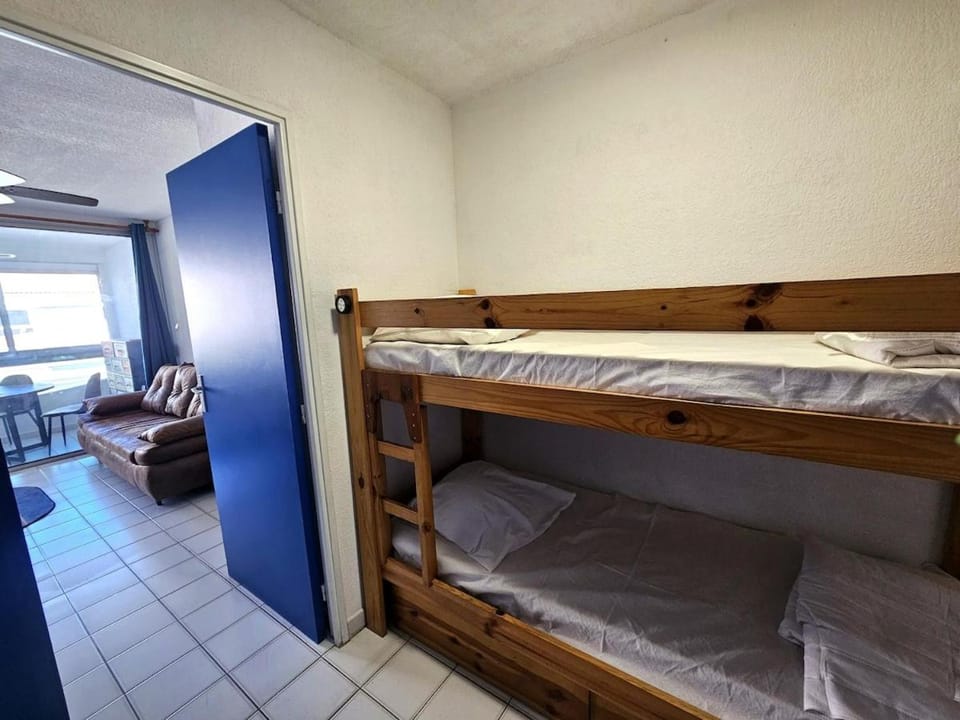 Photo of the whole room, Bedroom, bunk bed