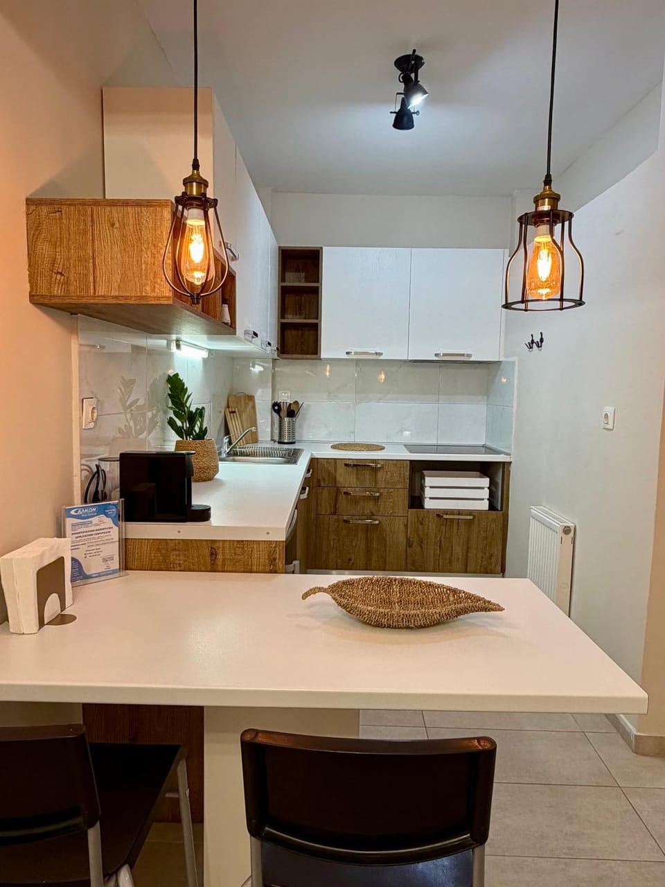 Dining area, kitchen