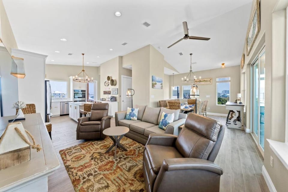 Day, Kitchen or kitchenette, Living room, Dining area, furniture