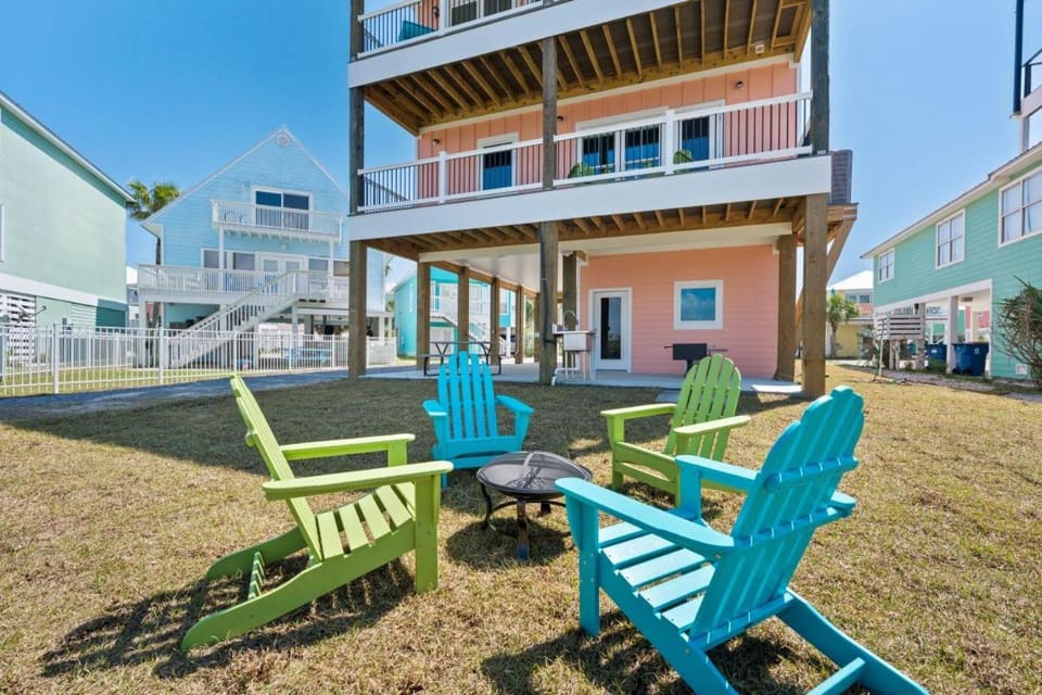 Property building, Day, Neighbourhood, Balcony/Terrace, Seating area