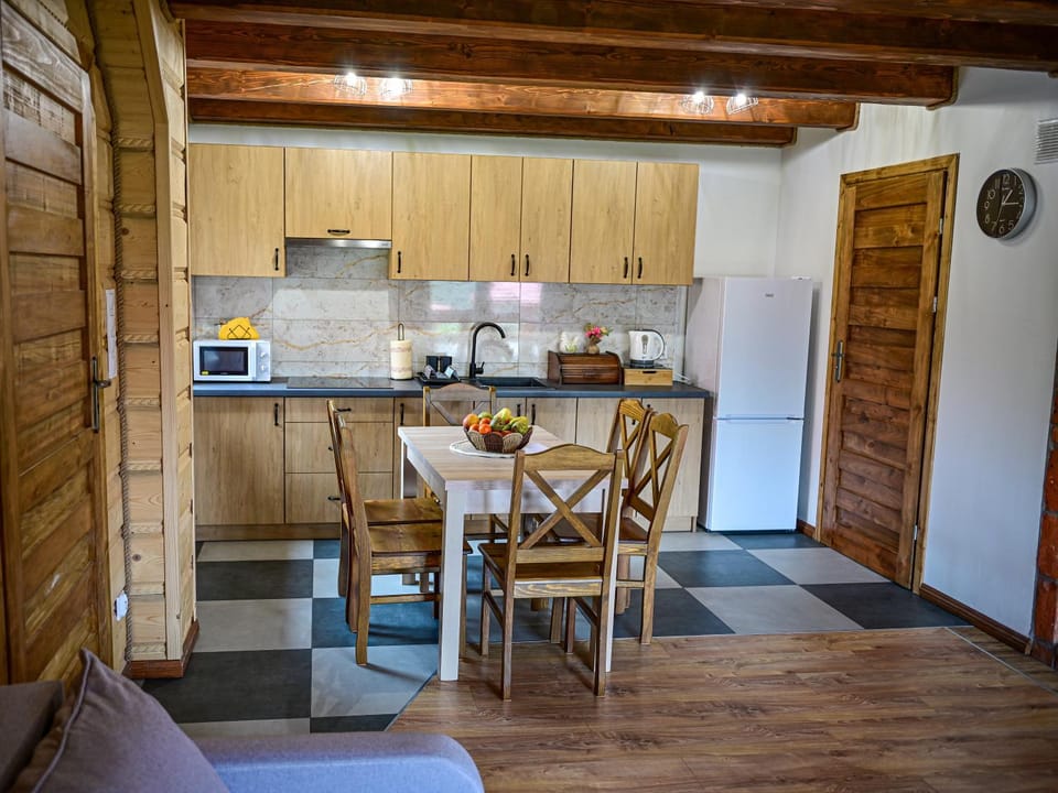 Kitchen or kitchenette, Dining area, minibar, oven, stove, toaster