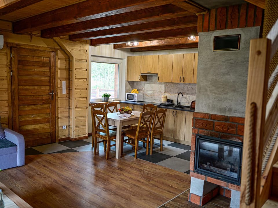 Property building, Kitchen or kitchenette, Dining area, minibar, oven, stove, toaster
