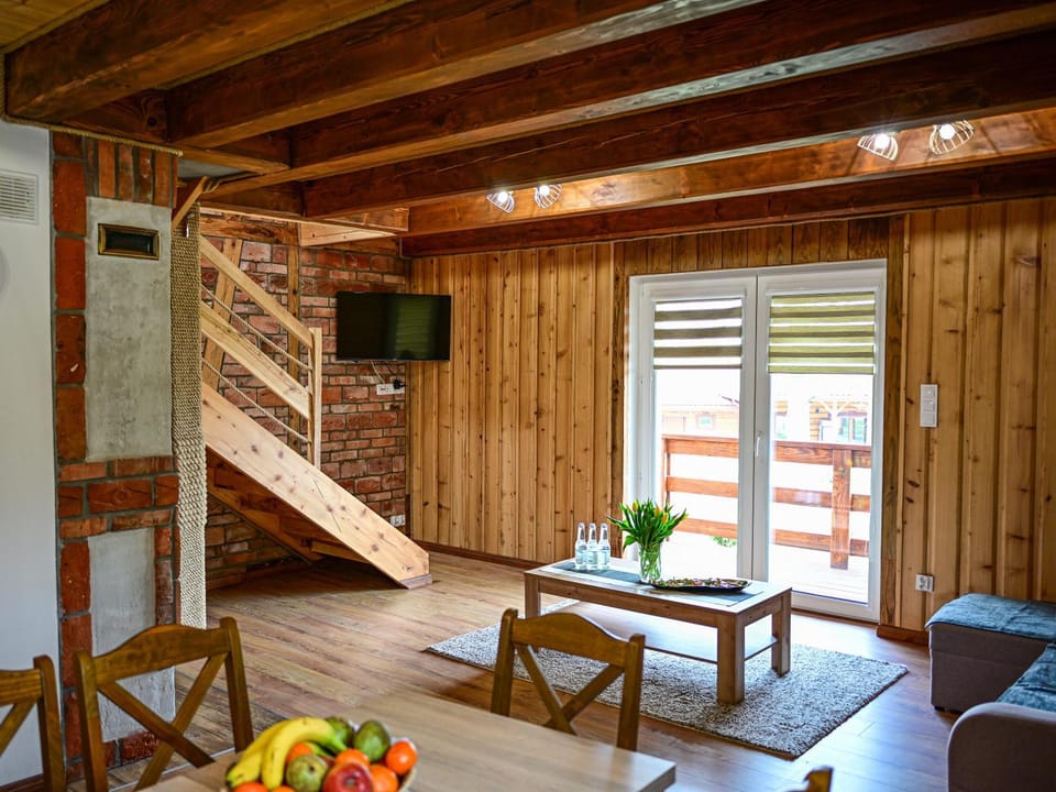 Communal lounge/ TV room, TV and multimedia, Living room, Seating area, Evening entertainment
