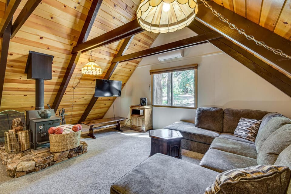 Sierra Nevada at Your Doorstep! Big Trees Cabin Cabin in Dorrington