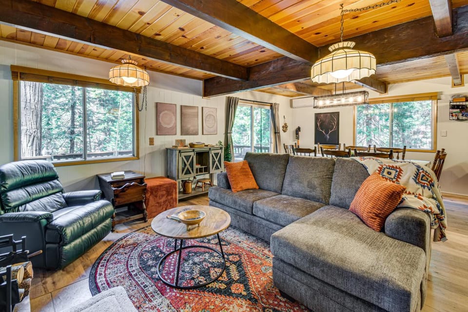 Sierra Nevada at Your Doorstep! Big Trees Cabin Cabin in Dorrington