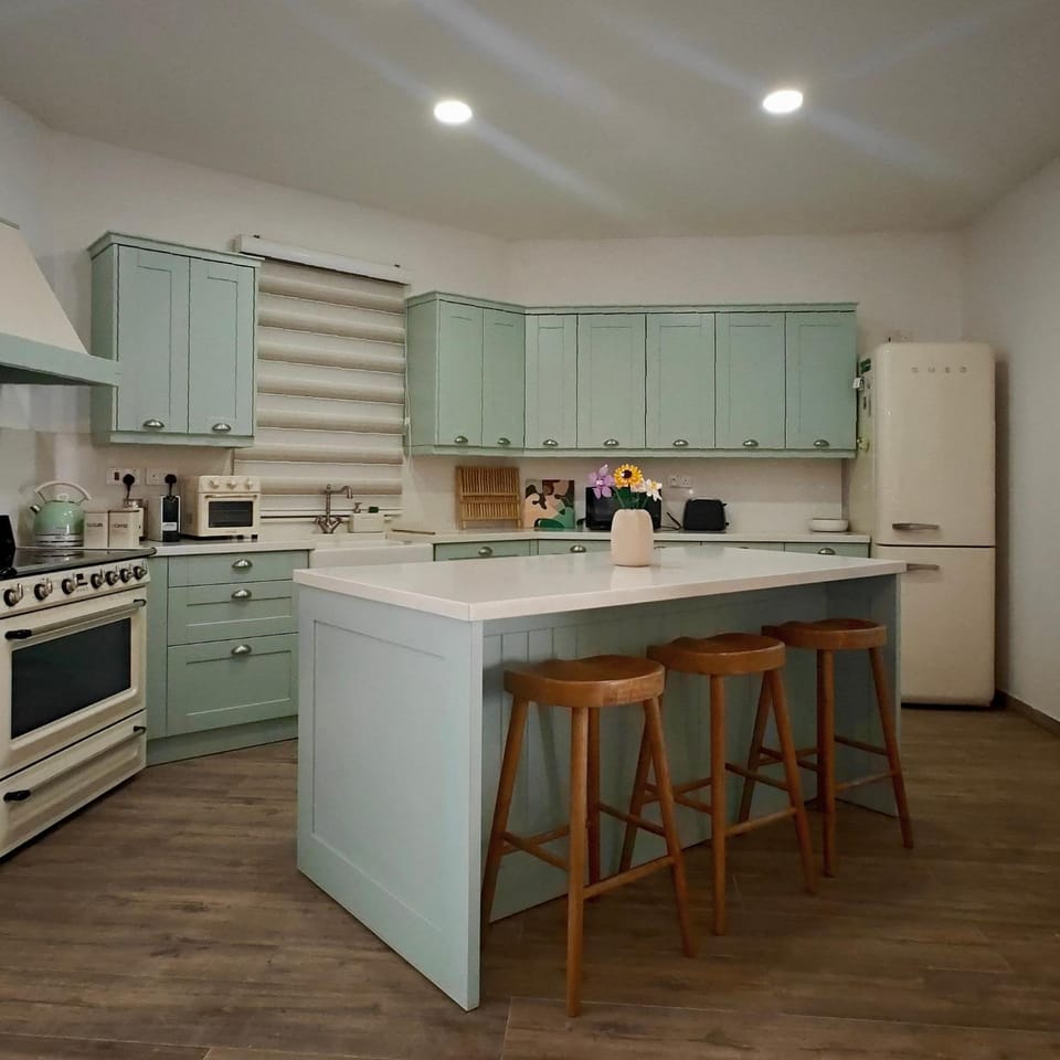 Spacious 2BD Maisonette with Private Terrace & Outside Furniture - Close to Salina Bay Apartment in Saint Paul's Bay