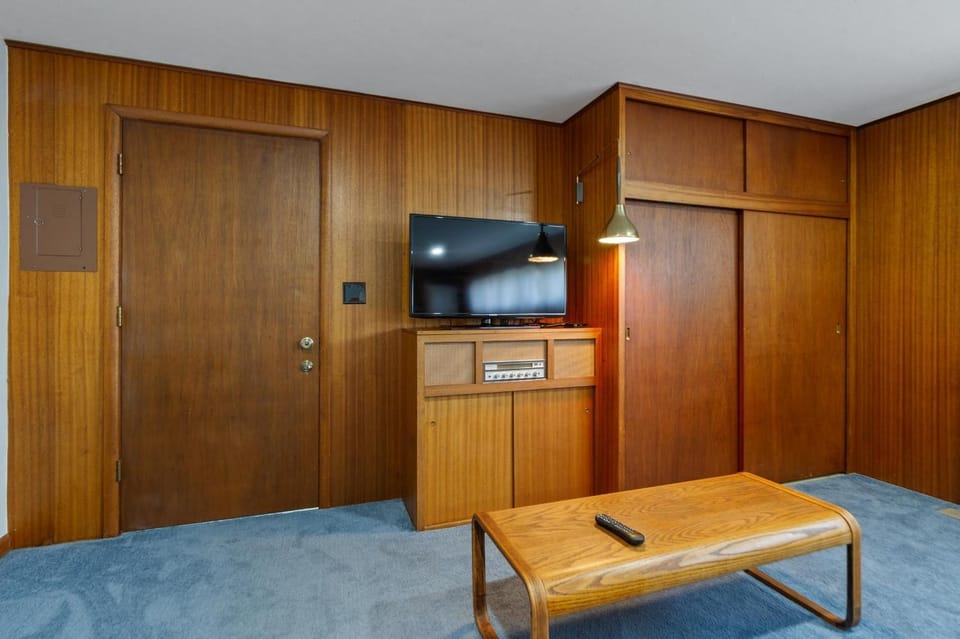 Sunflower Studio - 7 Minutes to UO & 4 Minutes to Downtown studio Apartment in Eugene