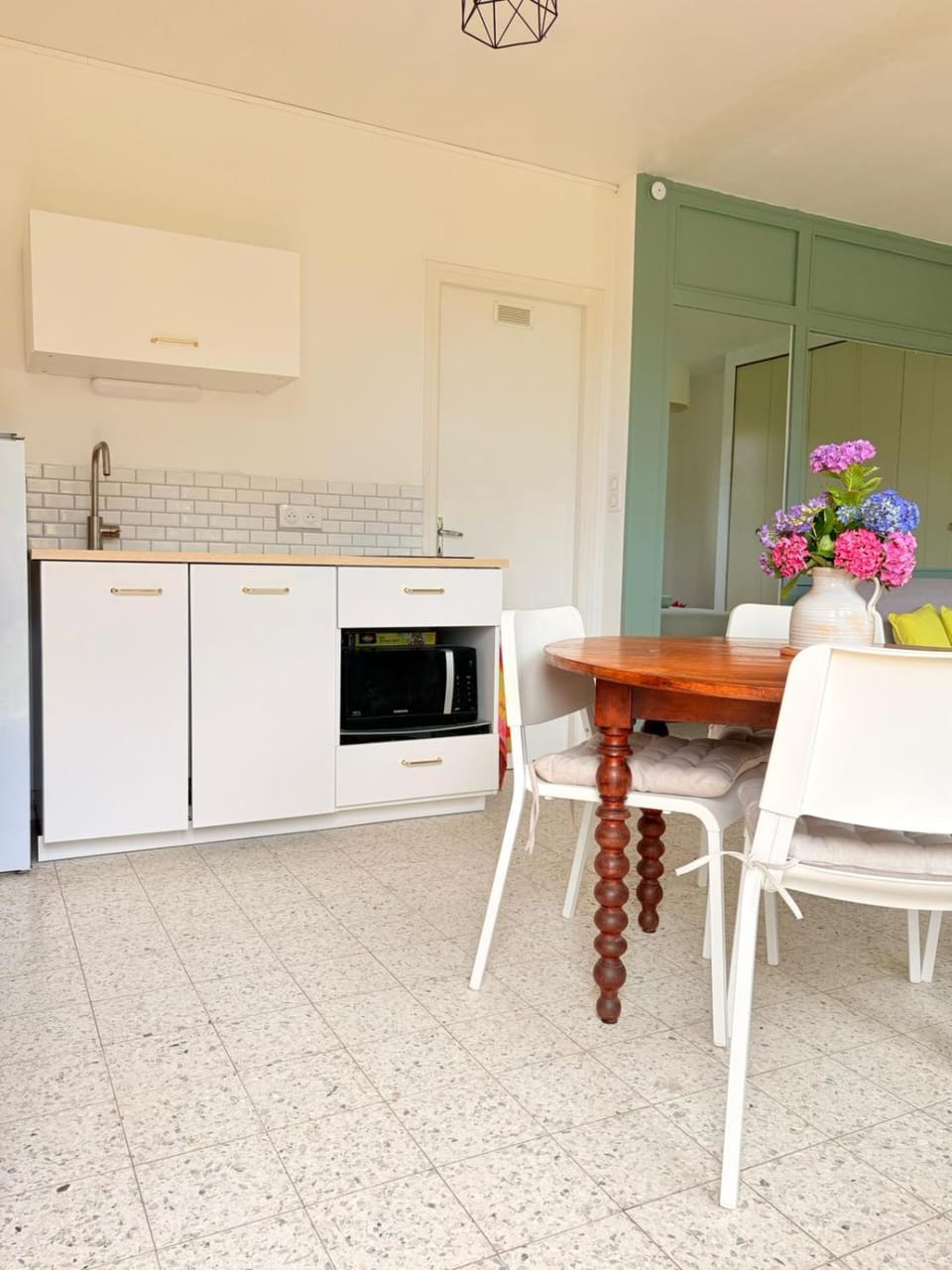 Kitchen or kitchenette