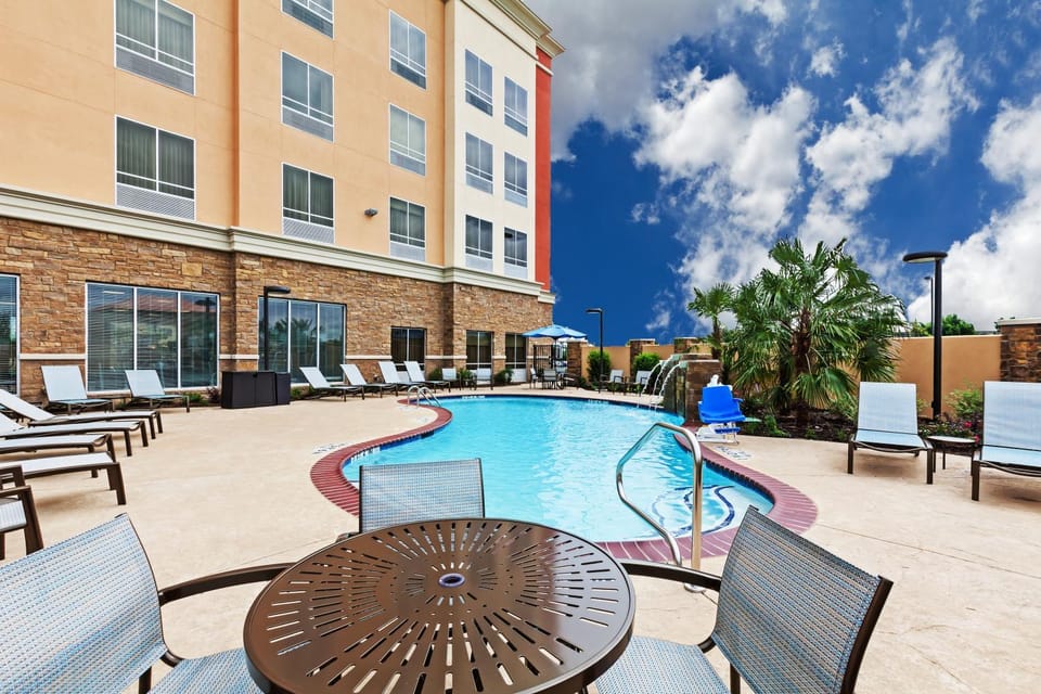 Swimming pool, Swimming pool