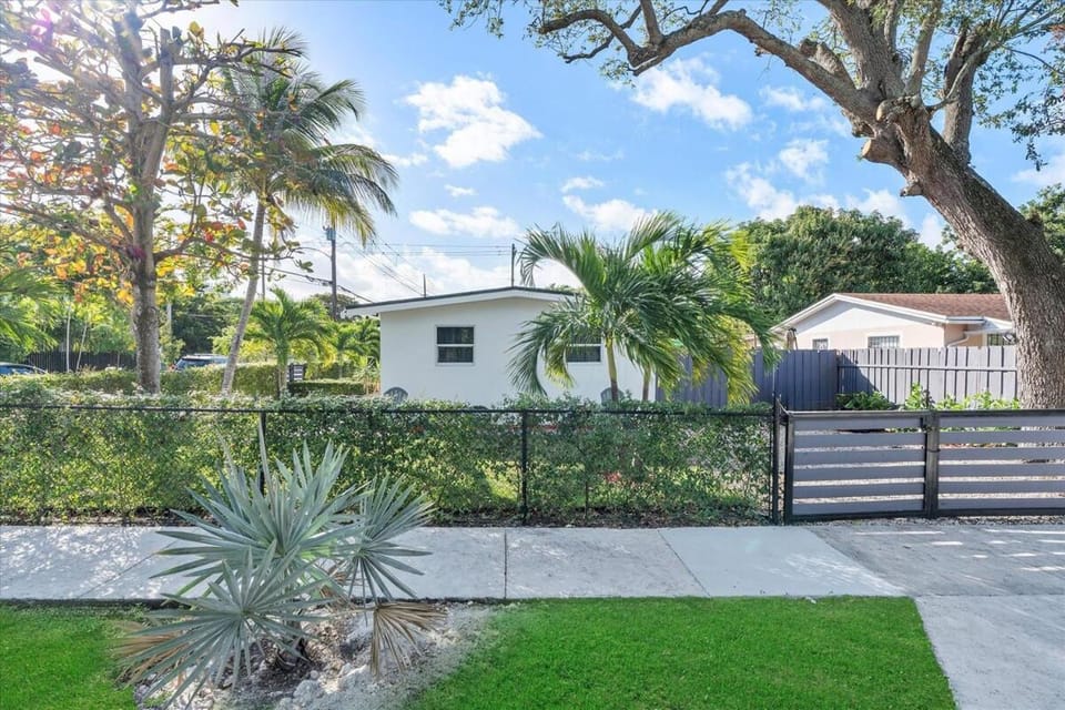 Cozy & Convenient Miami Stay near Design District & Wynwood Apartment in Miami
