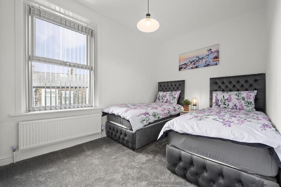 Modern Home Heart Of Harle Syke Apartment in Burnley